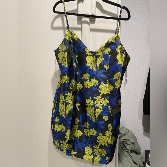 Mini dress - Picture 2 of 3